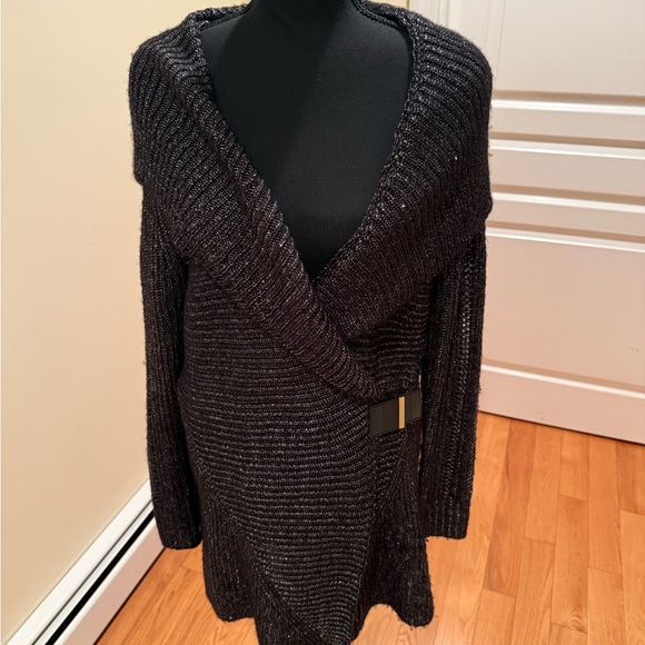 Cache Off-the-Shoulder Black Sweater - Picture 3 of 14